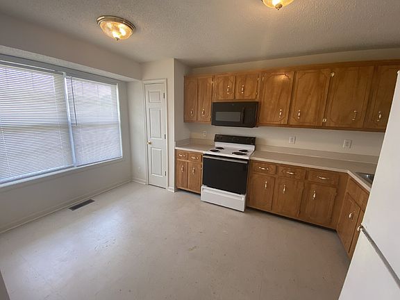 5th image of 211 Tree Line Dr