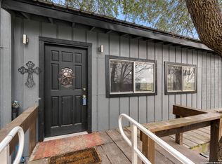 1413 Alamo Beach Rd, Pipe Creek, TX 78063