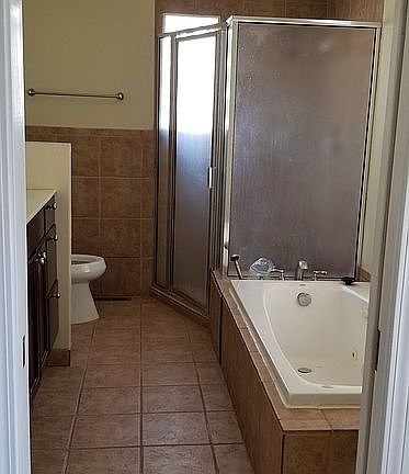 5th image of 8416 W 89th St