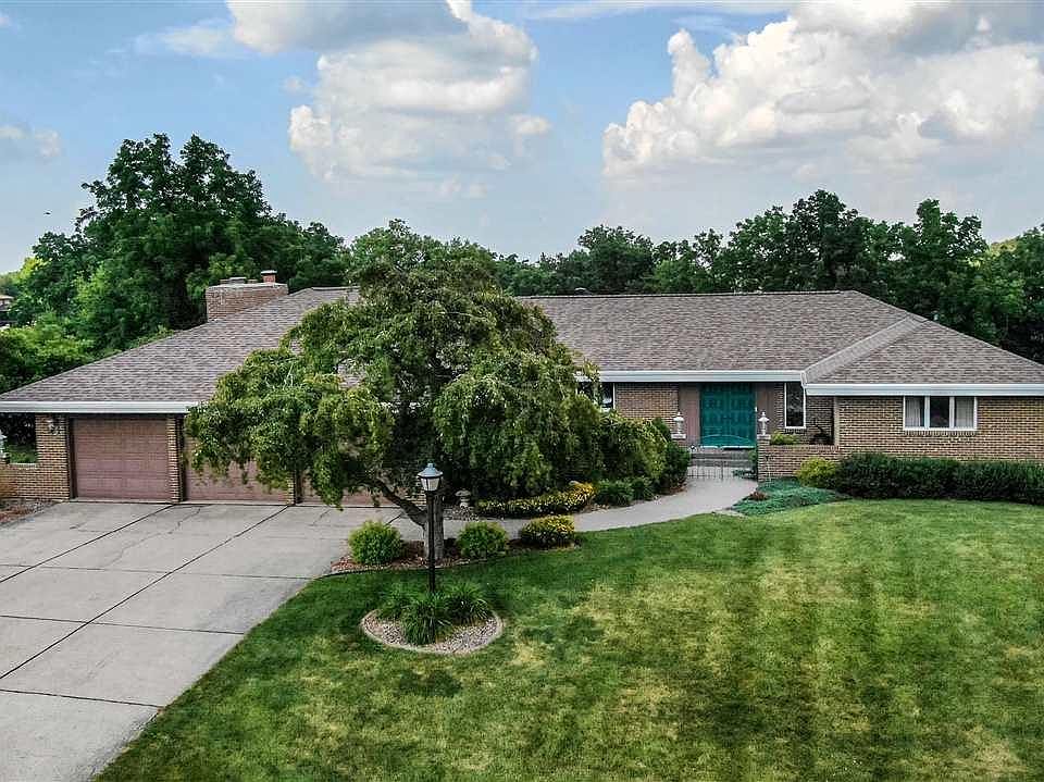 1st image of 16293 Country Club Dr