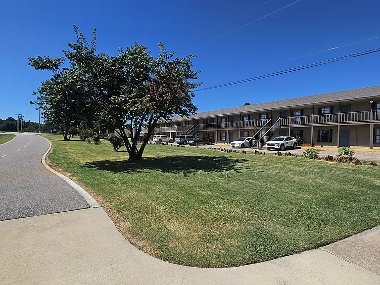 Parkridge Apartments — Photo 9
