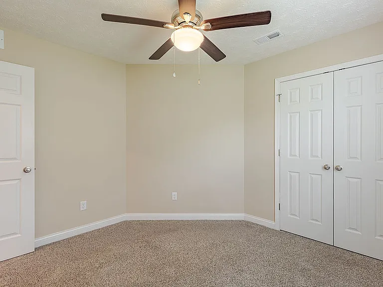 305 Breckinridge Cir — Photo 40