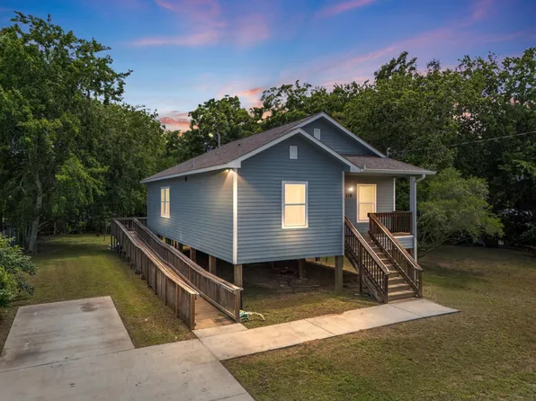 118 W Dahlgren Ave, Wharton, TX 77488