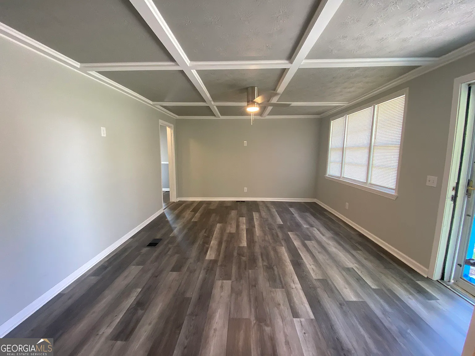 3 bed, 1.0 bath, 1308 sqft, $1,850 — Photo 2