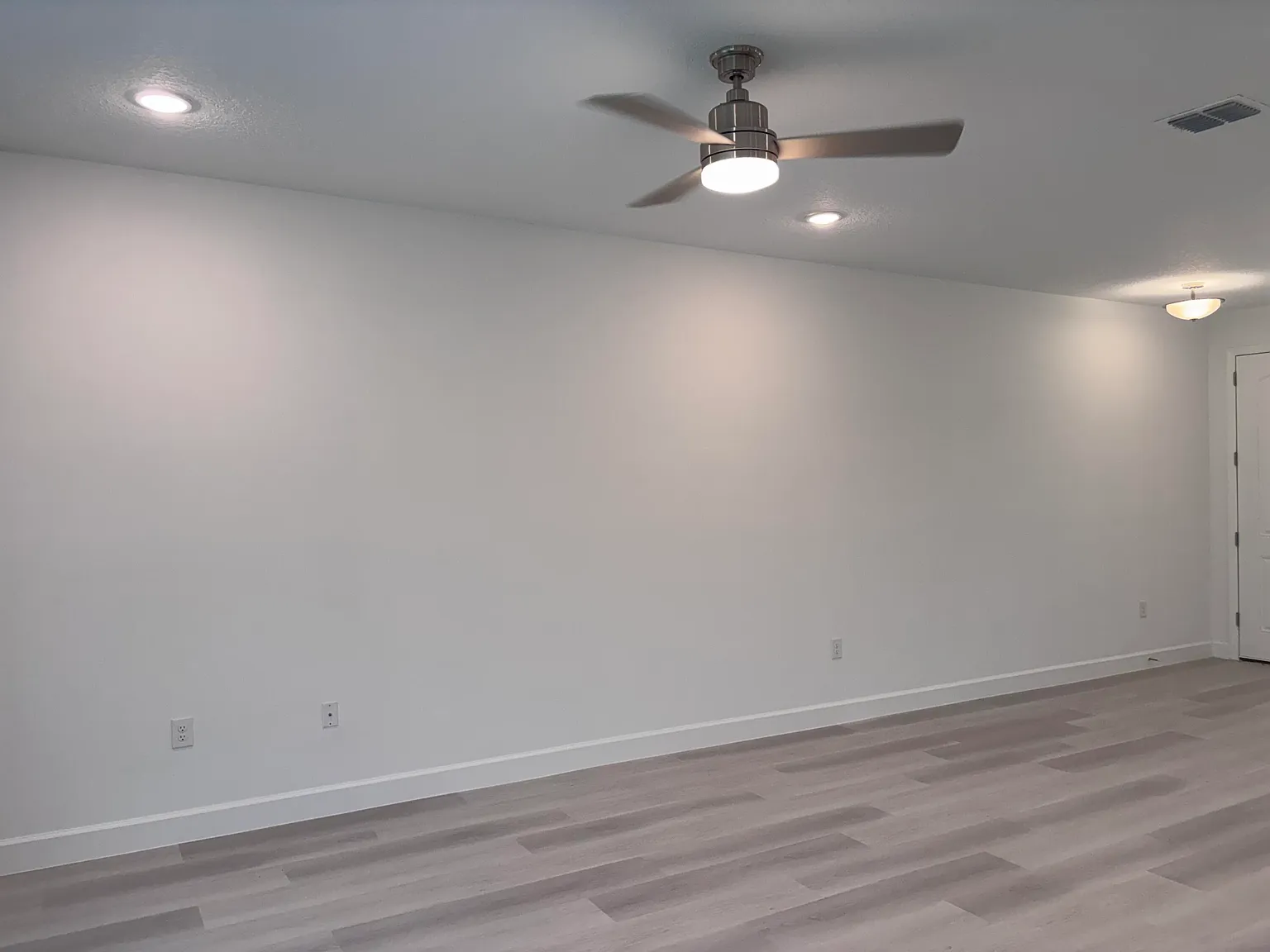 3 bed, 2.0 bath, 1747 sqft, $2,200 — Photo 2