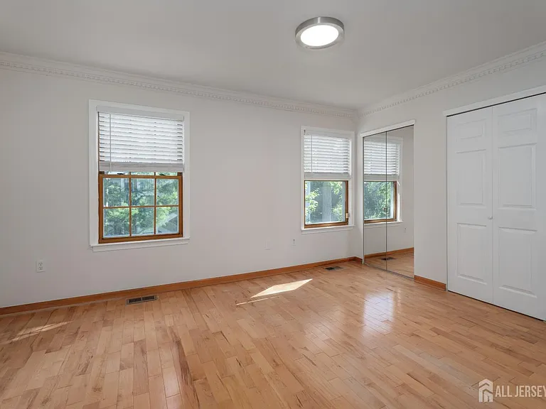 357 Hadleigh Ln — Photo 16