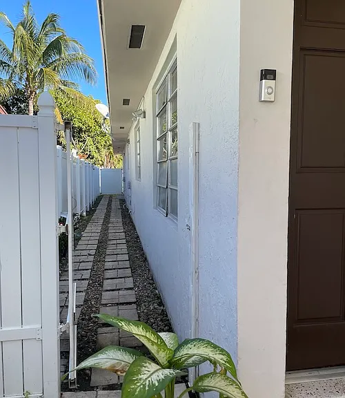 SW 37th Ct — Photo 1