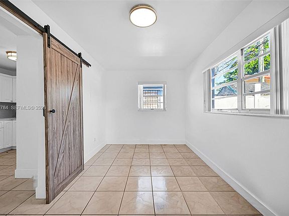 2nd image of 3231 SW 25th St #2