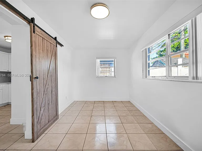 3231 SW 25th St #2 — Photo 2
