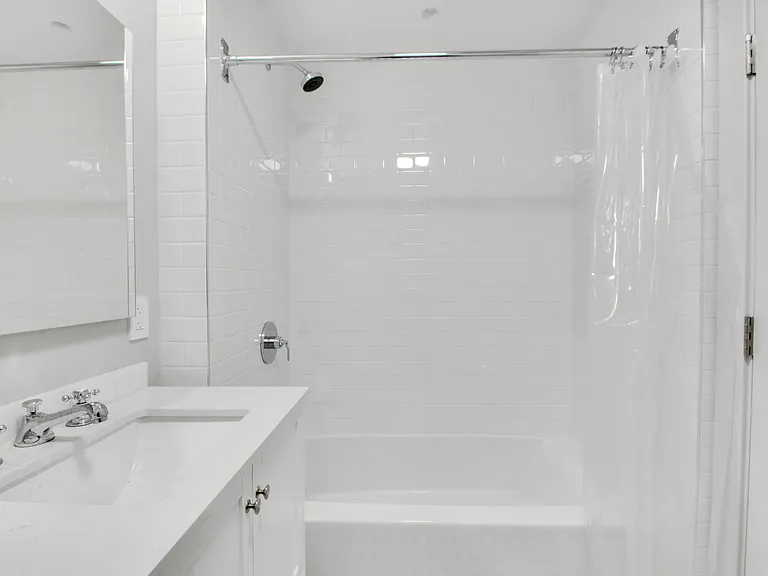 466 Henry St #1 — Photo 7