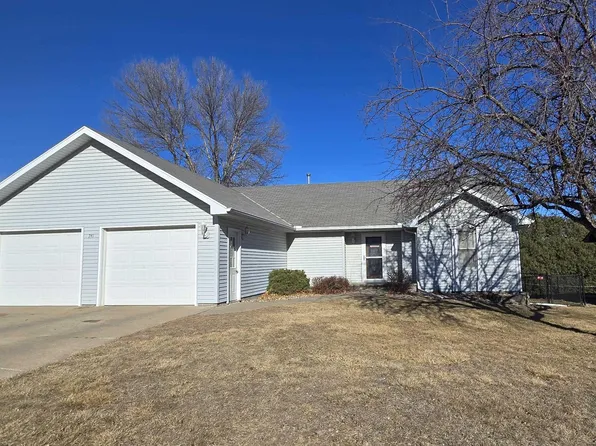 741 8th St SE, Le Mars, IA 51031