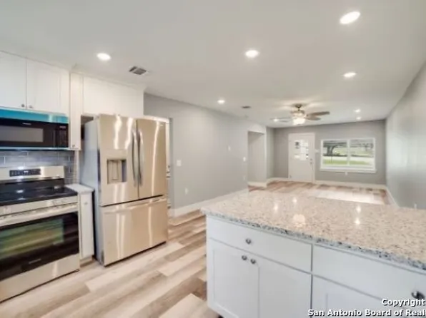 152 BURR OAK LN, Canyon Lake, TX 78133