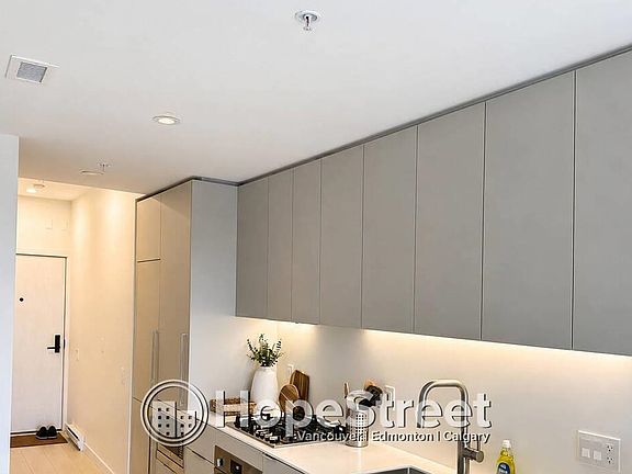 2nd image of 1120 Georgia St E