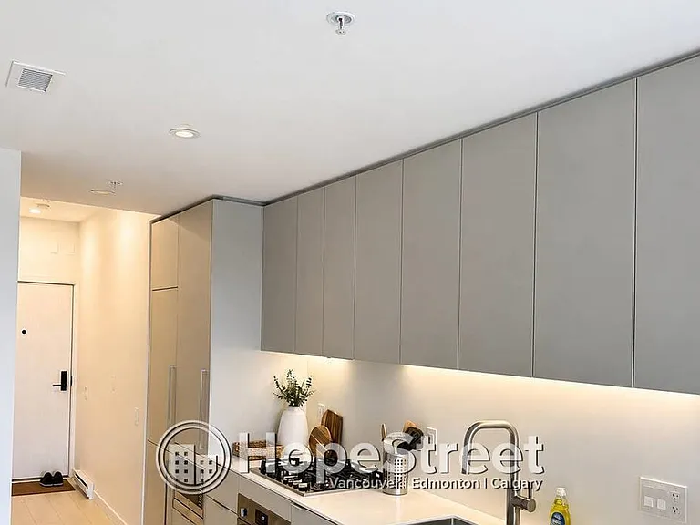 1120 Georgia St E — Photo 2