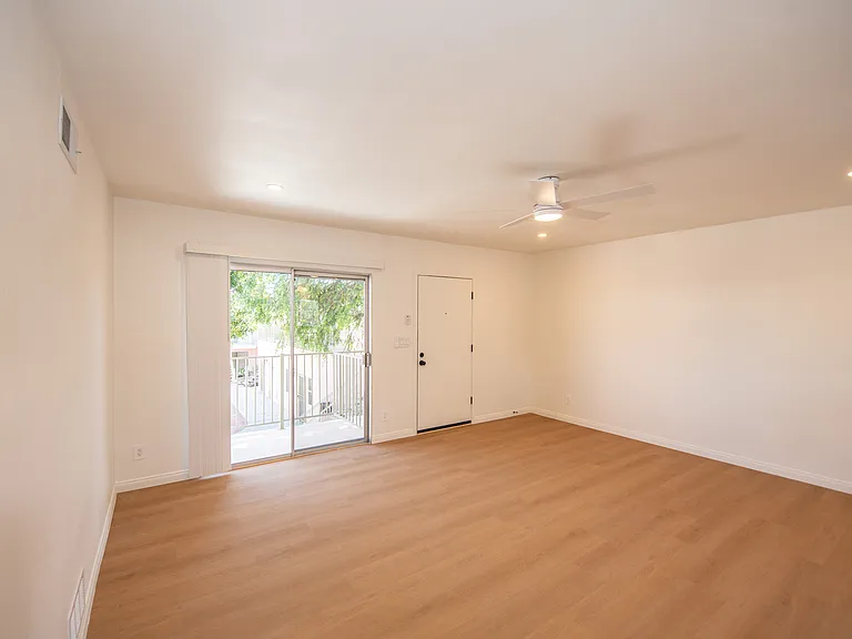 Valeria Apartments — Photo 21