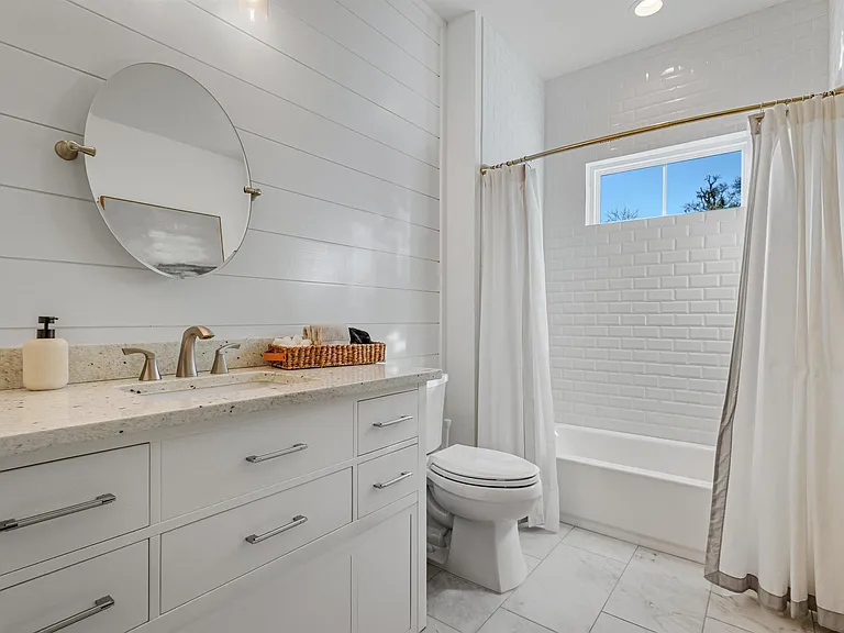 411 Glenview Dr — Photo 24