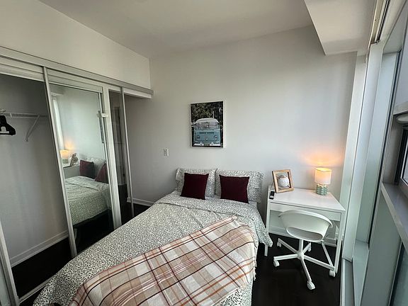 2nd image of 14 York St #3603A