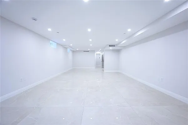 Sold by Remax Edge | media 14