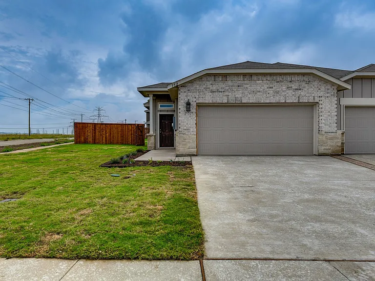 752 Wheatfield Dr — Photo 1