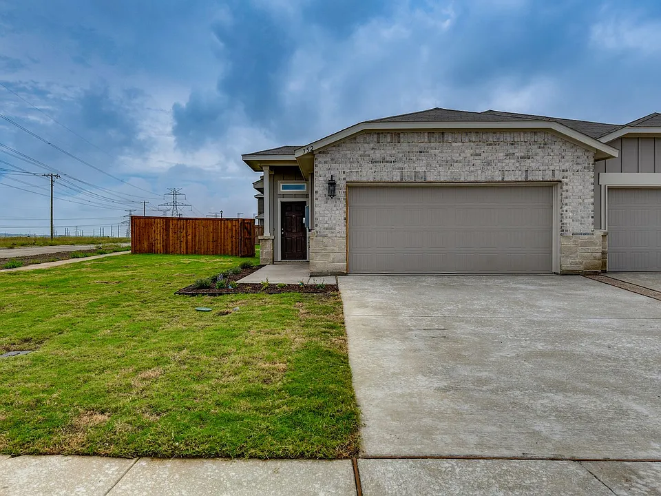 752 Wheatfield Dr