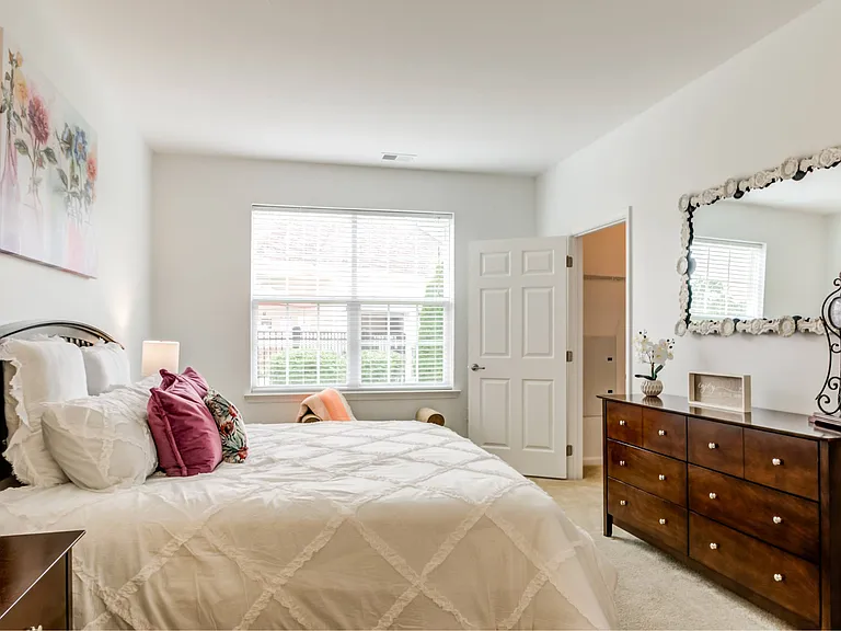 Laurel Green Apartments — Photo 32