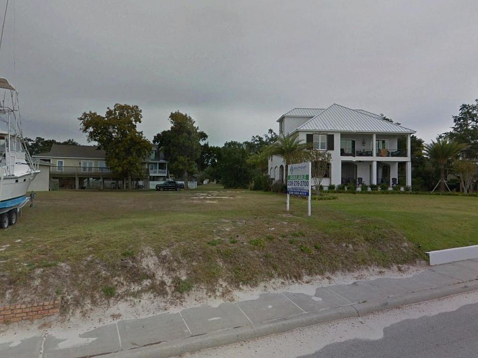 2nd image of 1010 Beach Ave