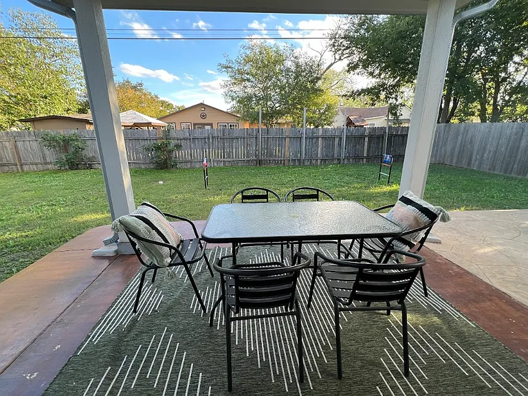 Circle Dr — Photo 3