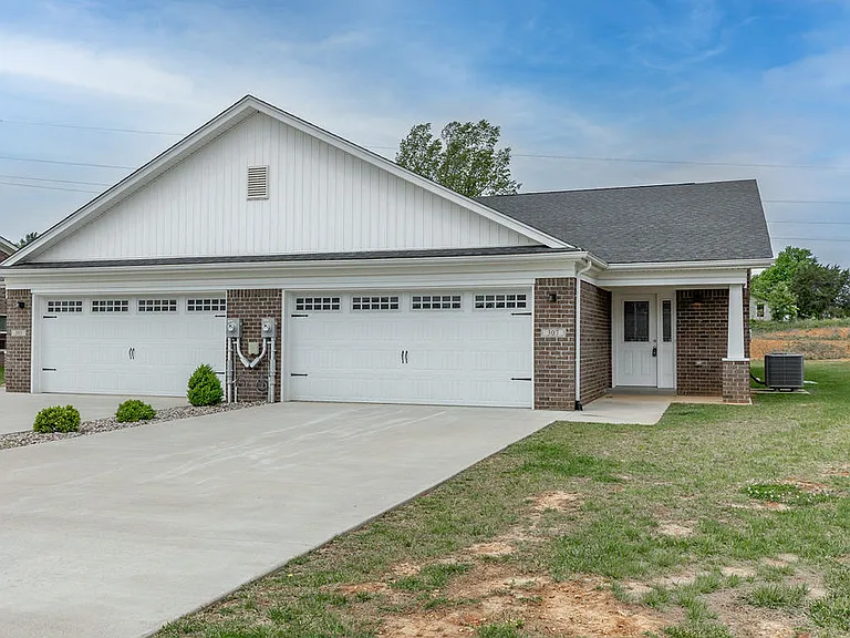 305 Breckinridge Cir — Photo 4
