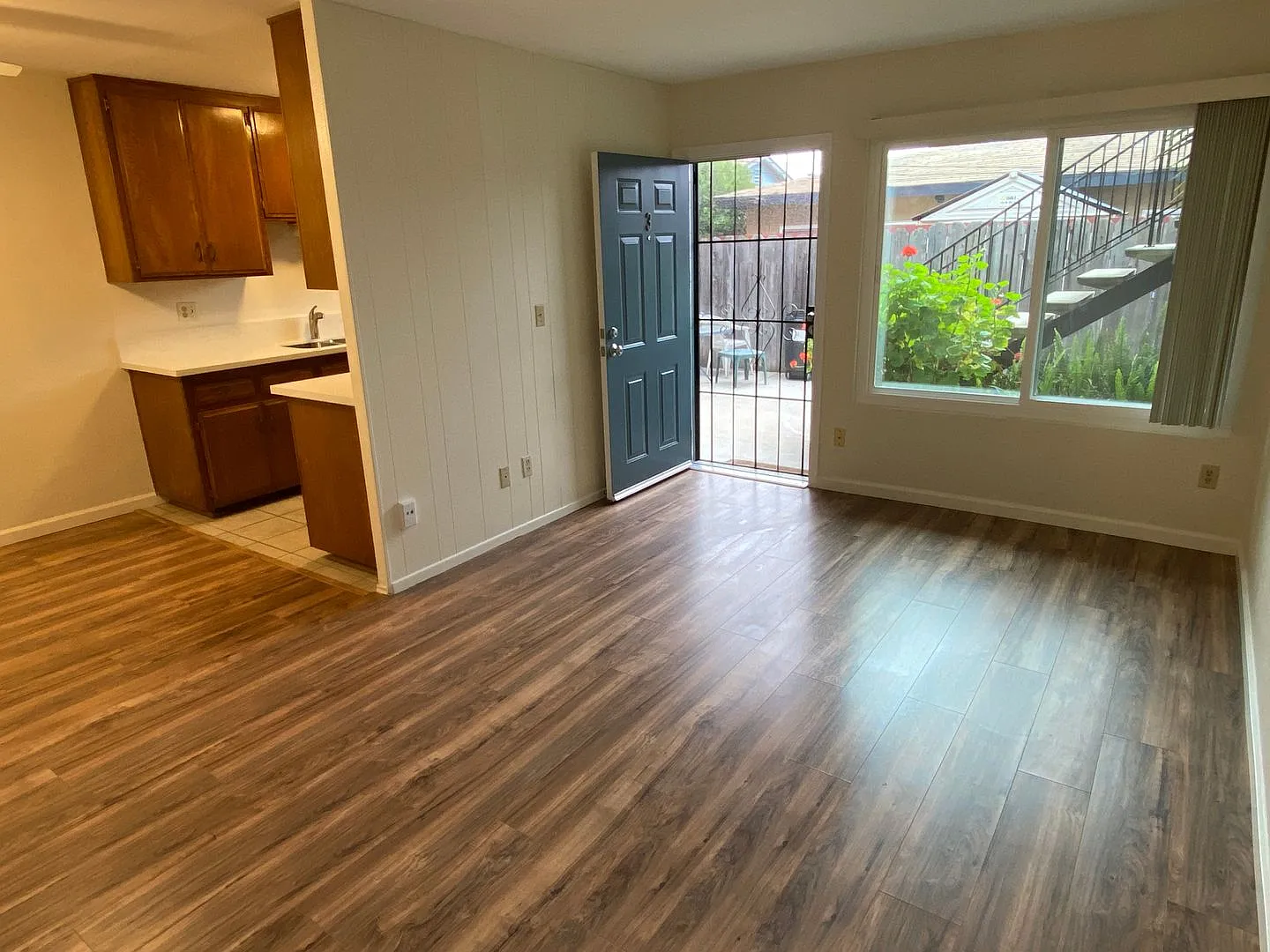Ocean Beach Apartment — Photo 1