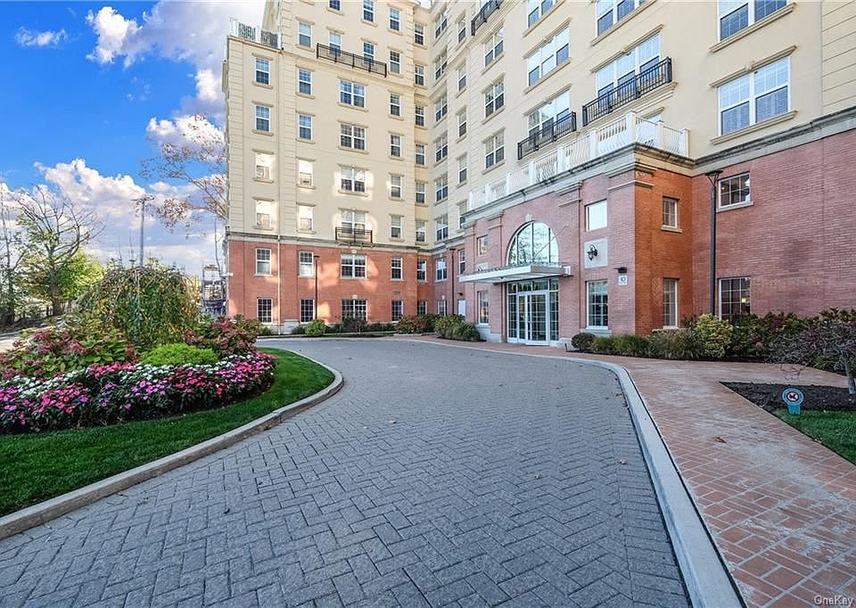 1st image of 10 Byron Pl Unit 402