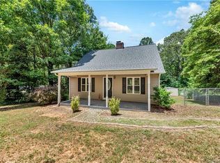 403 Rutledge Rd, Mount Holly, NC 28120