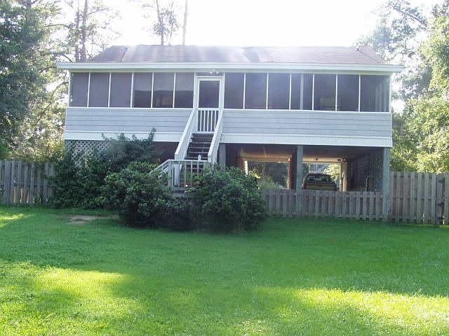Rear with full width screen porch