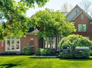 1715 Skyline Dr, Rochester Hills, MI 48306