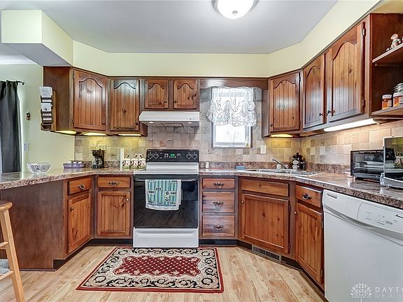 2nd image of 3207 Gardenia Dr
