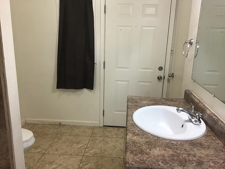 542 E Flores St — Photo 19