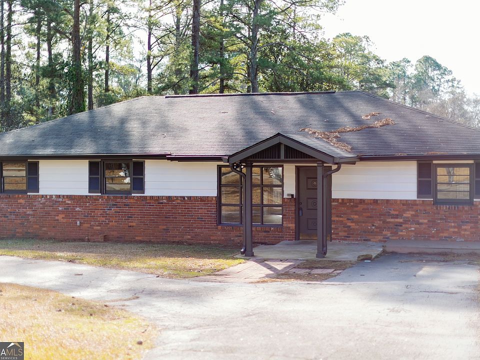 1st image of 203 S Chilton Cres