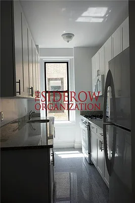 Rented by Siderow Residential Group | media 28