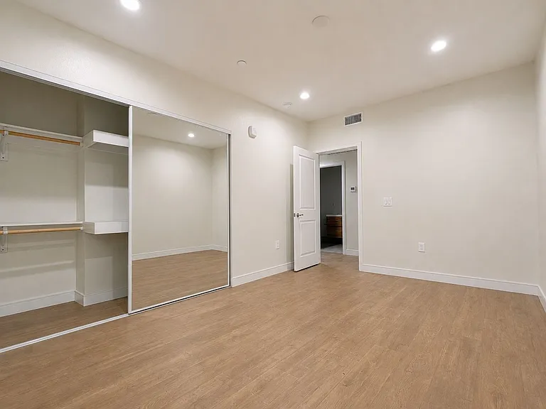 14411 Vanowen St #212 — Photo 11