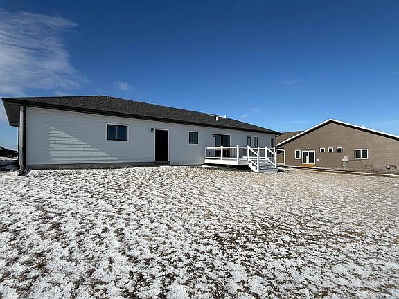 5th image of 2014 Maple St