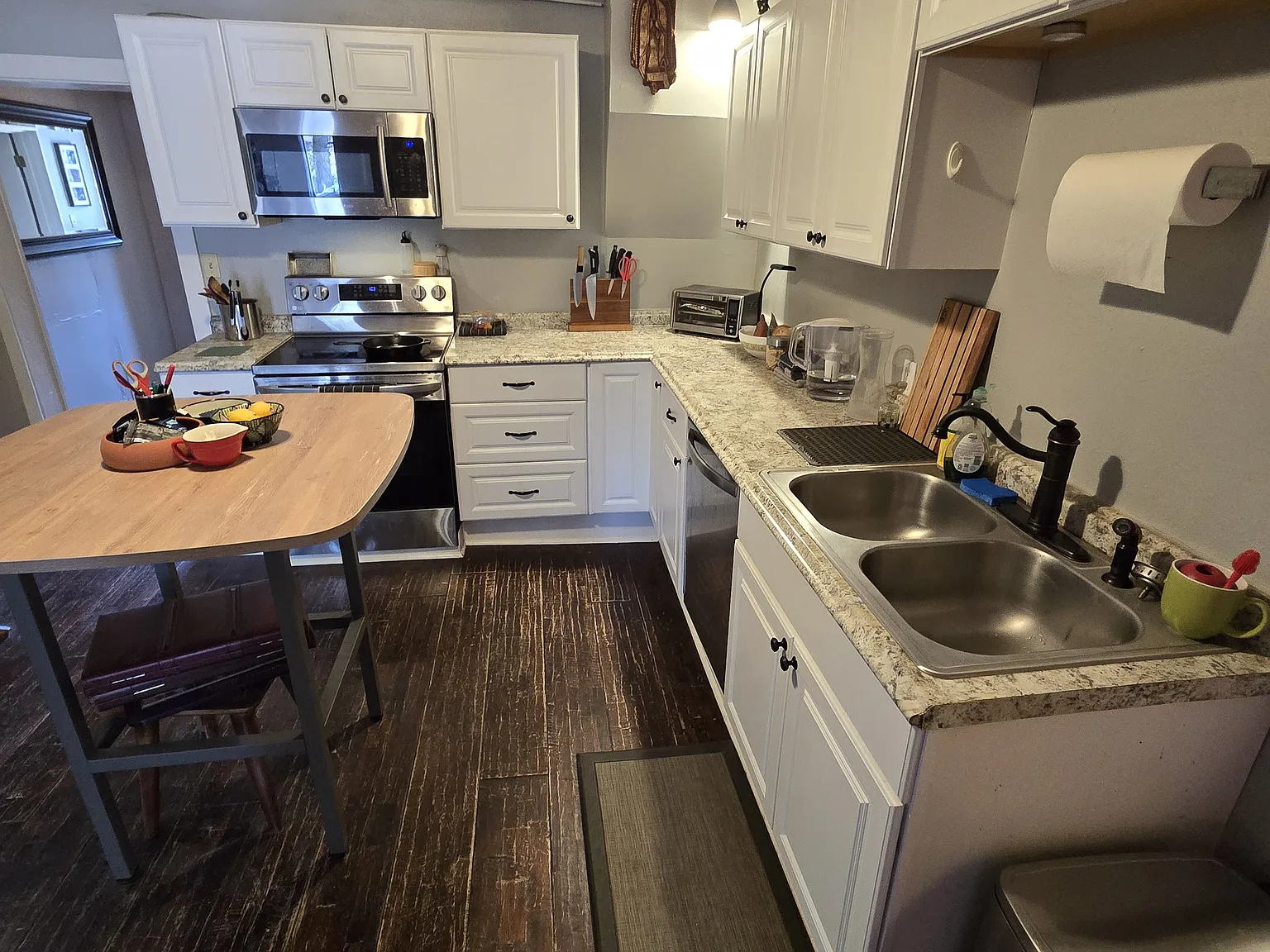 2 bed, 750 sqft, $1,800 — Photo 3