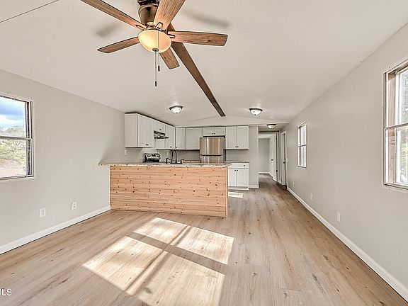 4th image of 109 Arbutus Ave