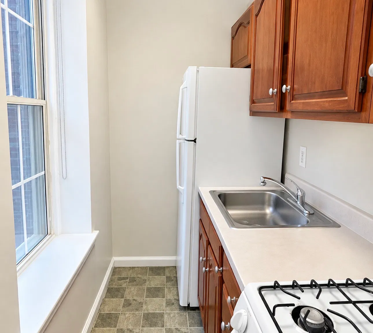 320 East 50th Street — Photo 3