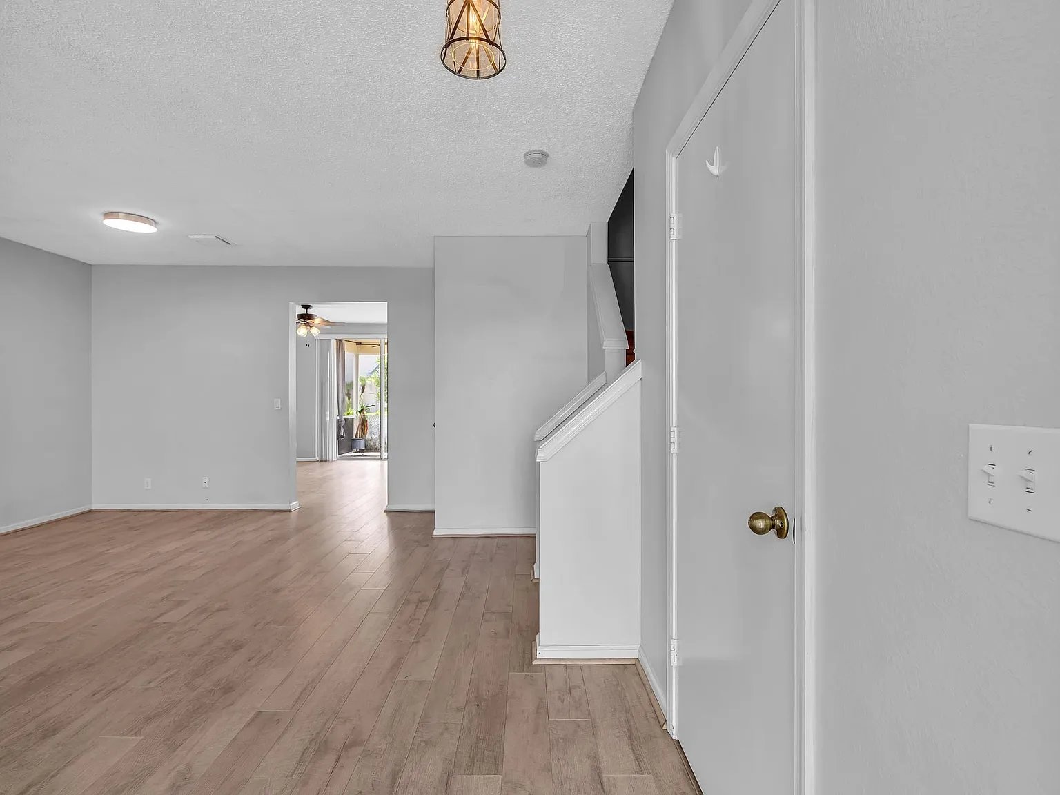 3 bed, 2.5 bath, 1627 sqft, $2,990 — Photo 3