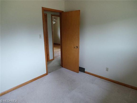 5th image of 2984 Oak St
