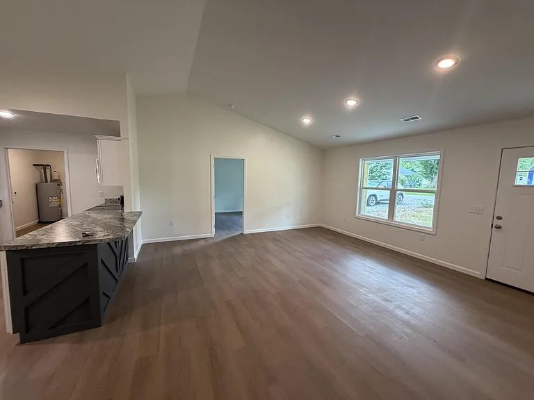 204 Peter Ave — Photo 4