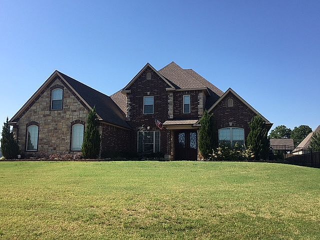 1st image of 2104 E Woodland Cir