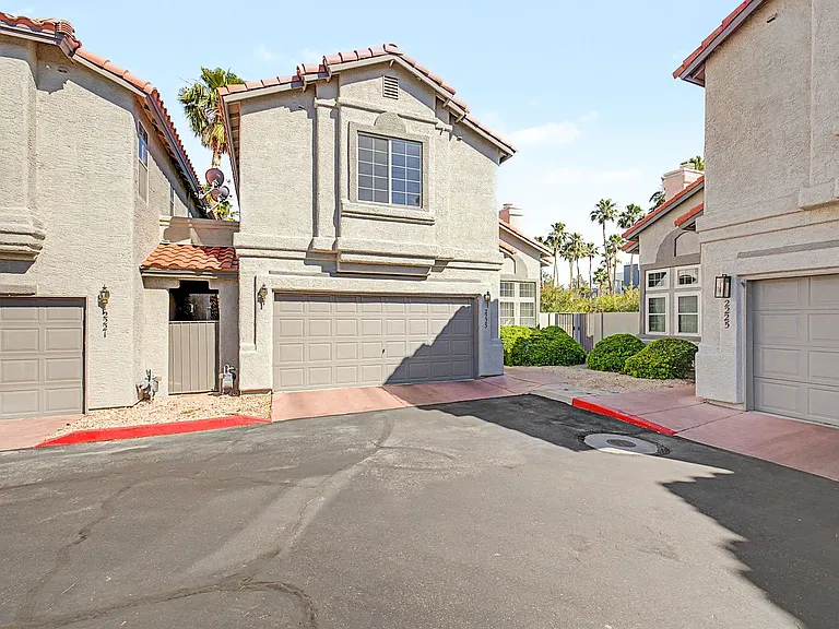 2223 Ramsgate Dr — Photo 3