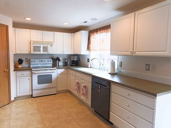 5th image of 5916 NE 56th Ct