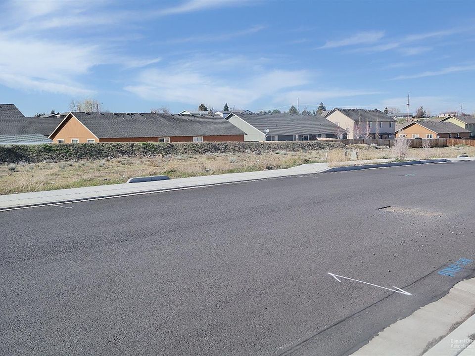 1st image of 942 SE Maliah Ave