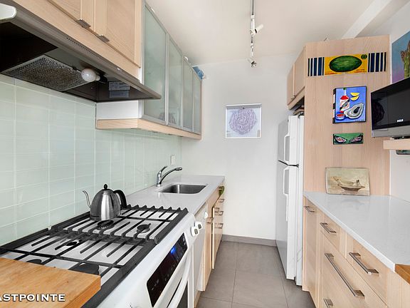 3rd image of 2 King St APT 4C